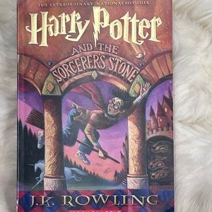 Harry Potter and the Sorcerer's Stone (paperback)